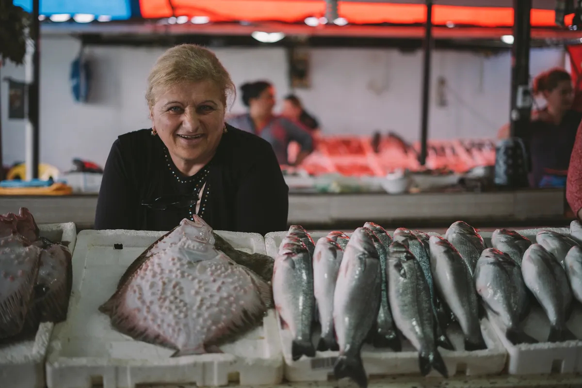 Рыбный рынок в Батуми. Фото: <a href="https://unsplash.com/@tbelabuseridze?utm_source=unsplash&amp;utm_medium=referral&amp;utm_content=creditCopyText">Tbel Abuseridze</a> \ <a href="https://unsplash.com/photos/_SfNWqagNrg?utm_source=unsplash&amp;utm_medium=referral&amp;utm_content=creditCopyText">Unsplash</a>