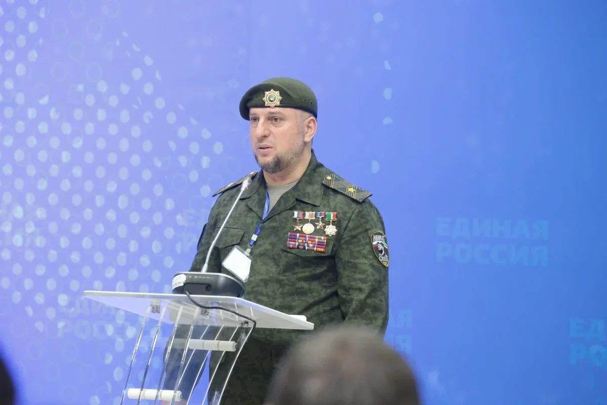 Apti Alaudinov. Photo: <a href="https://er.ru/activity/news/gorzhus-rossiej-edinaya-rossiya-provela-pervuyu-diskussionnuyu-ploshadku-pered-sezdom">er.ru</a>