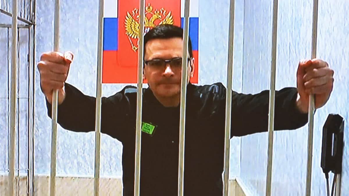 Илья Яшин по видеосвязи из колонии под Смоленском во время заседания суда по рассмотрению кассационной жалобы на его приговор, Москва, 13 декабря 2023 года. Фото: Александр Неменов / AFP / Scanpix / LETA