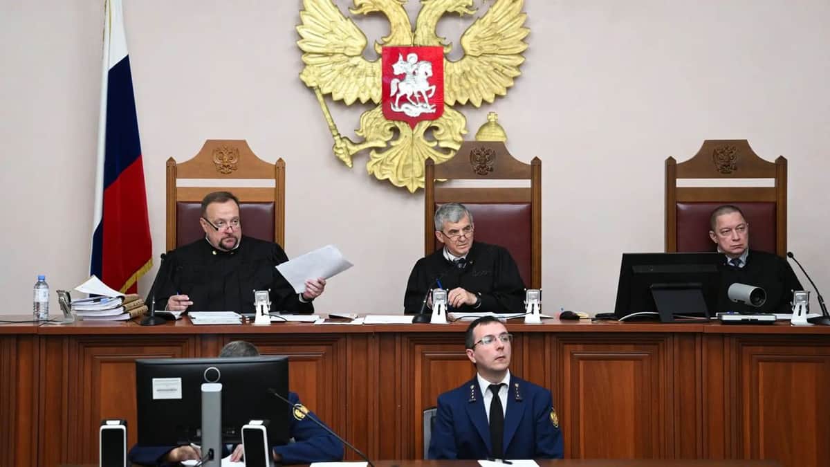 Russian Supreme Court rejects anti-war party’s appeal against election ban as dozens detained outside