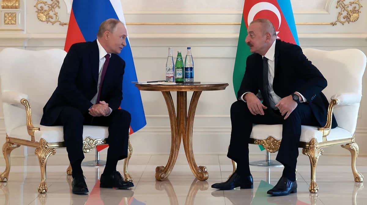Владимир Путин и Ильхам Алиев во время встречи в резиденции Загульба под Баку, Азербайджан, 19 августа 2024 года. Фото: Вячеслав Прокофьев / EPA
