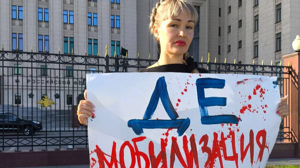 Wives of mobilised Russian soldiers protesting outside Defence Ministry told to ‘stay home and pray’