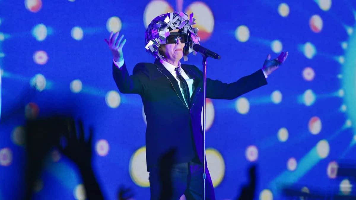 Участник британской группы Pet Shop Boys Нил Теннант во время выступления на концерте в Москве, 8 декабря 2016 года. Фото: Петр Кассин / Коммерсантъ / Sipa USA / Vida Press