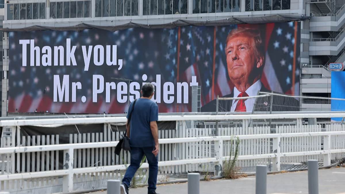 Рекламный щит с благодарностью президенту США Дональду Трампу в Тель-Авиве, Израиль, 22 июня 2025 года. Фото: Abir Sultan / EPA-EFE