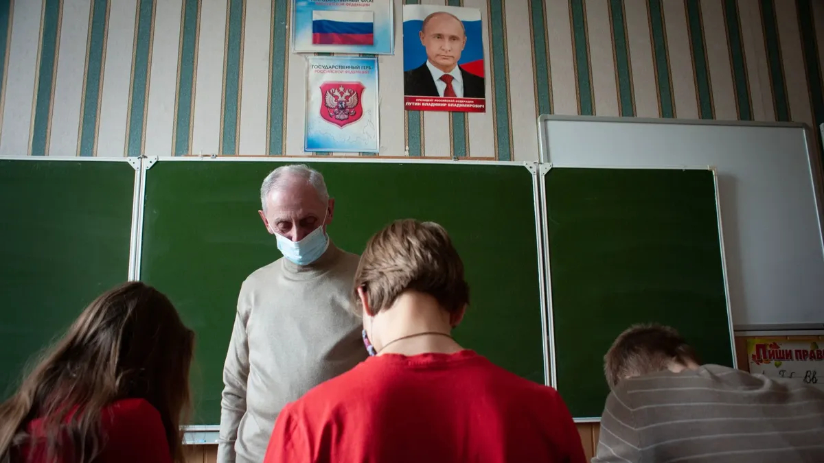 «Детям надо учиться. Не только же от бомб прятаться»