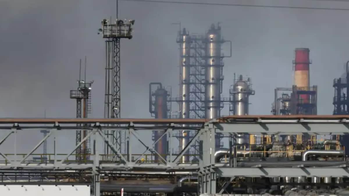 Ryazan oil refinery on fire as Ukraine restarts strikes on Russian energy facilities