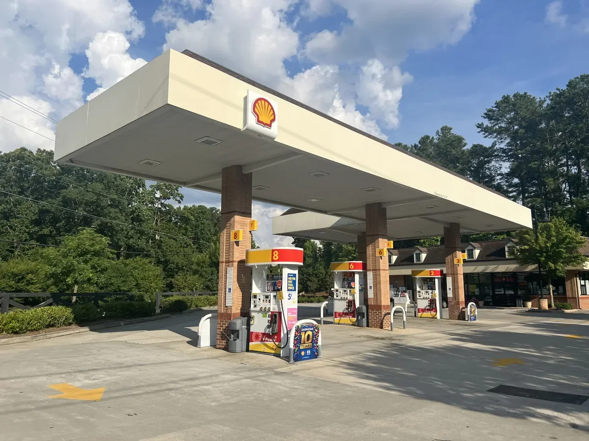 A gas station in the suburbs of Atlanta. Photo: Georgii Manucharov