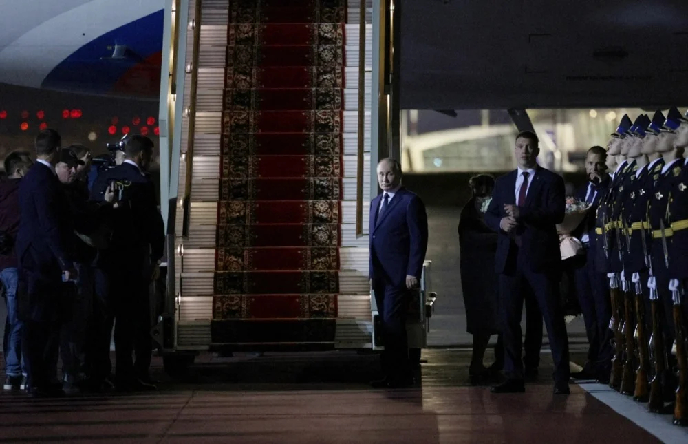 Vladimir Putin awaits the arrival of eight Russian citizens released as part of a wide-ranging prisoner swap at Moscow’s Vnukovo Airport, 1 August 2024. Photo: EPA-EFE / GAVRIIL GRIGOROV 
