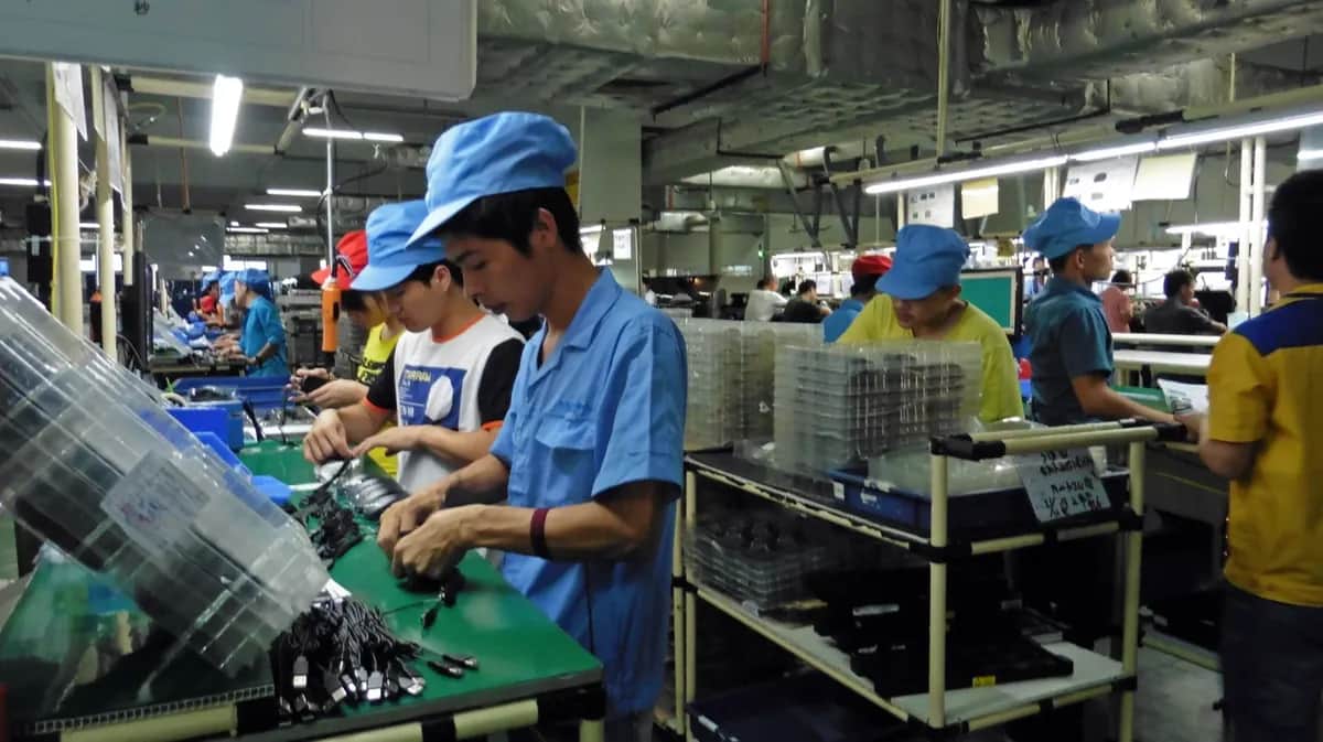 Рабочие на предприятии по сборке компьютеров в городе Чжухай. Фото: G.Tech Technology Factory Zhuhai