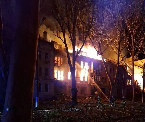 Последствия обстрела Николаева. Фото: <a href="https://t.me/senkevichonline/4994">Александр Сенкевич/Telegram</a>