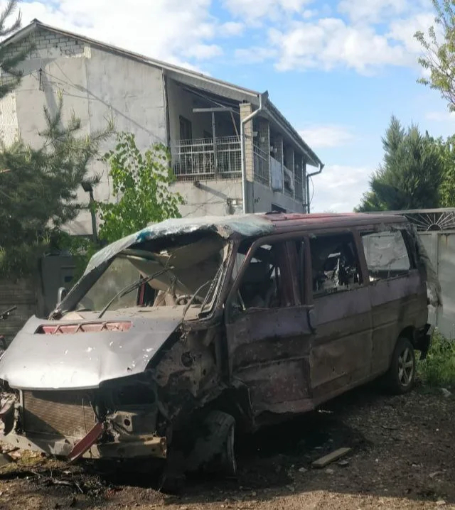 Автомобиль Ирины и Петра после обстрела, фото из архива героев
