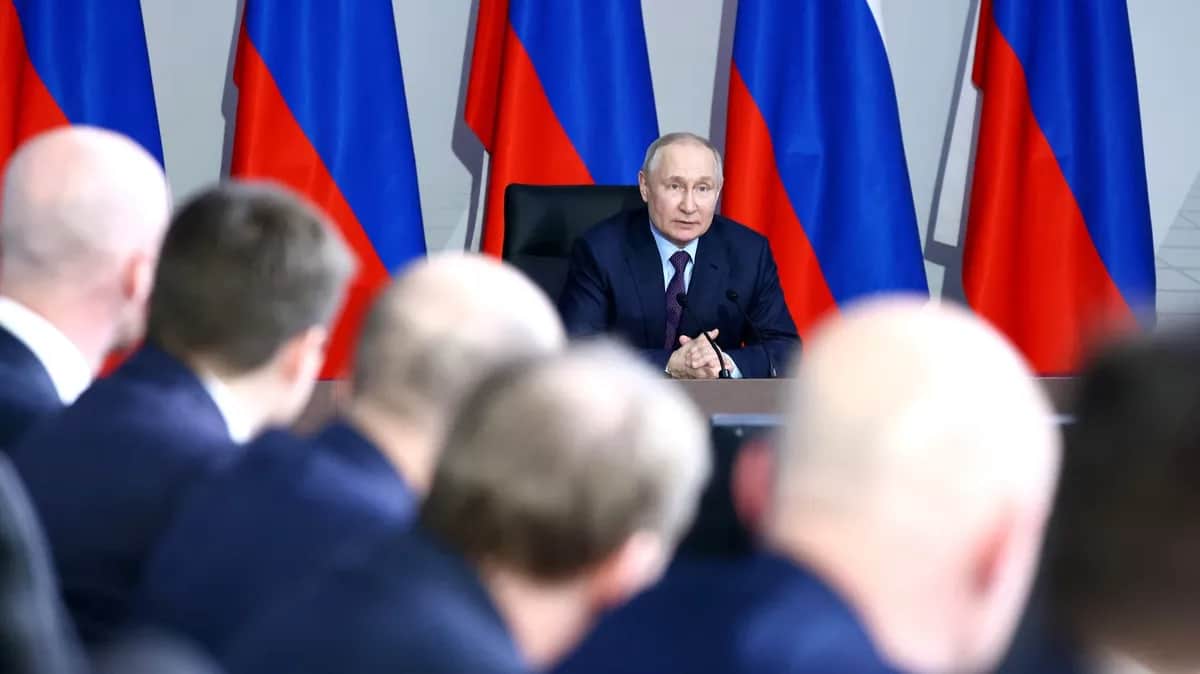 Владимир Путин во время встречи с представителями организаций в сфере беспилотных авиационных систем, 27 апреля 2023 года. Фото: kremlin.ru