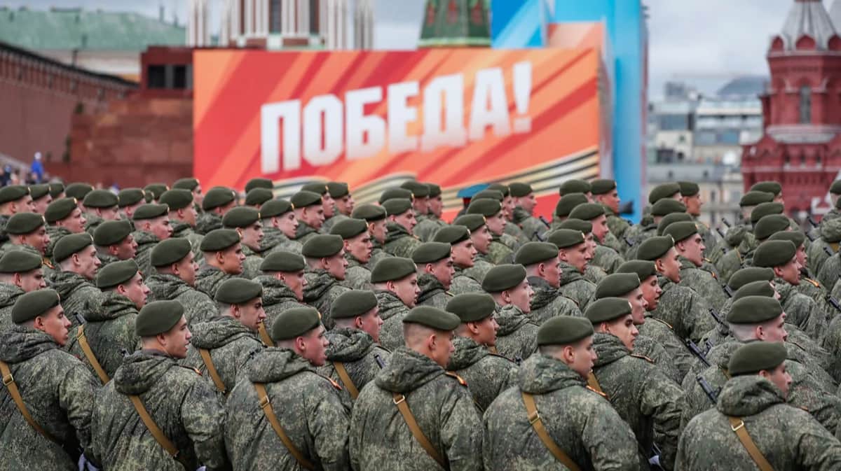 Российские военнослужащие на генеральной репетиции парада в честь Дня Победы на Красной площади в Москве, 5 мая 2024 года. Фото: Юрий Кочетков / EPA-EFE