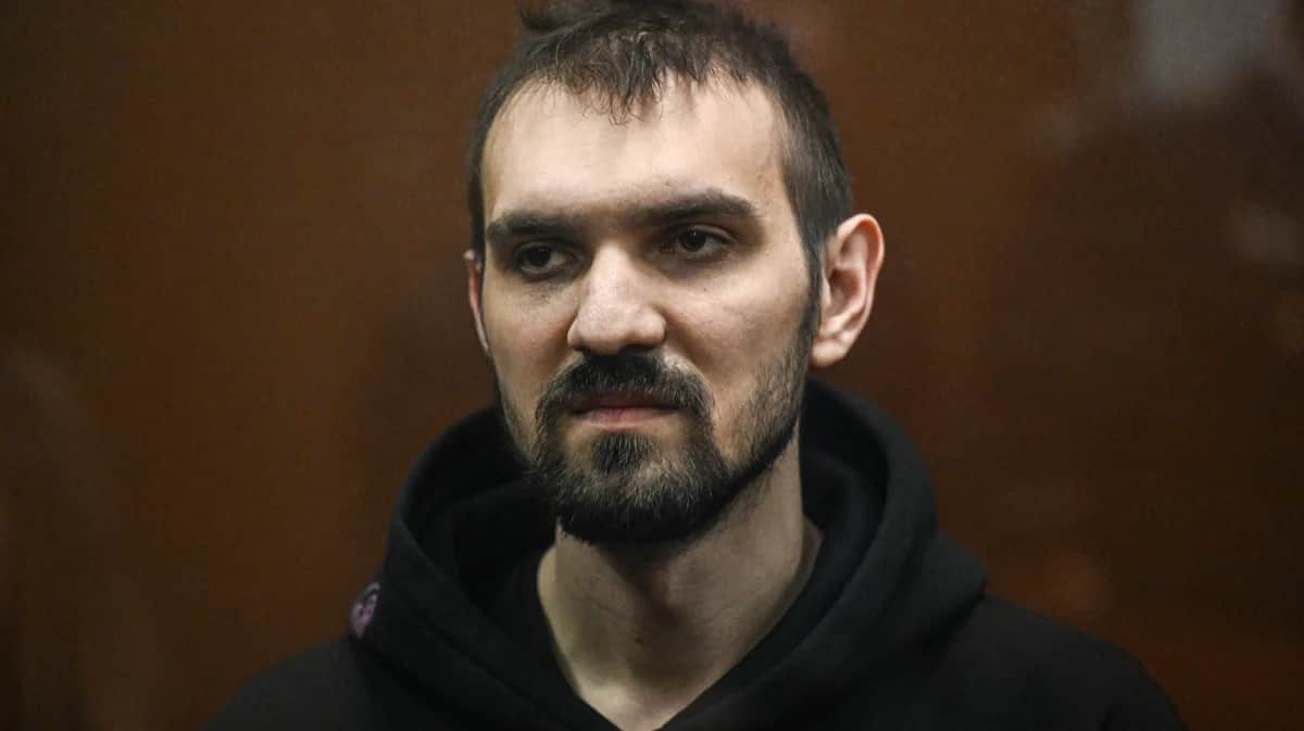 Стендап-комик Артемий Останин в зале Мещанского районного суда в Москве, 19 марта 2025 года. Фото: Кристина Кормилицына / Спутник / Imago Images / Scanpix / LETA
