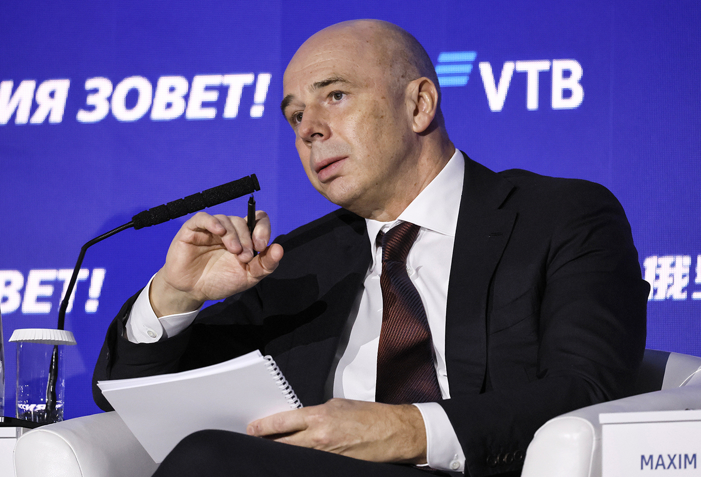Министр финансов России Антон Силуанов на Инвестиционном форуме ВТБ «Россия зовет!». Москва, Россия. 4 декабря 2024 года. Фото: Юрий Кочетков / EPA