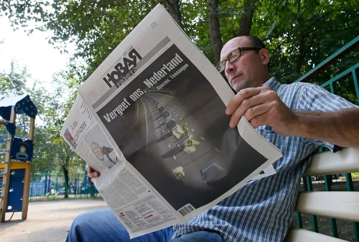 The issue of Novaya Gazeta titled <em>Vergeef ons, Nederland</em> (Forgive us, Netherlands), July 2014. Photo: EPA