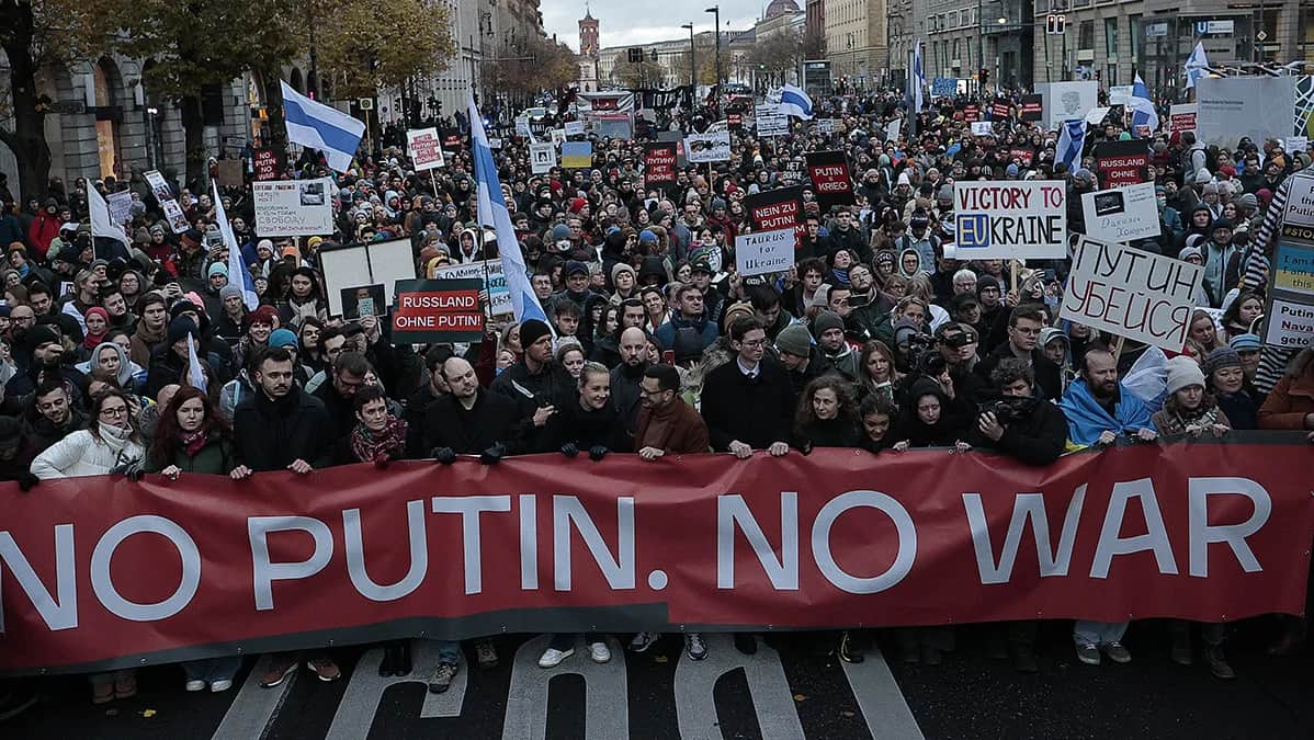 Общий вид на митингующих в Берлине. Фото: Василий Крестьянинов / «Новая газета Европа»