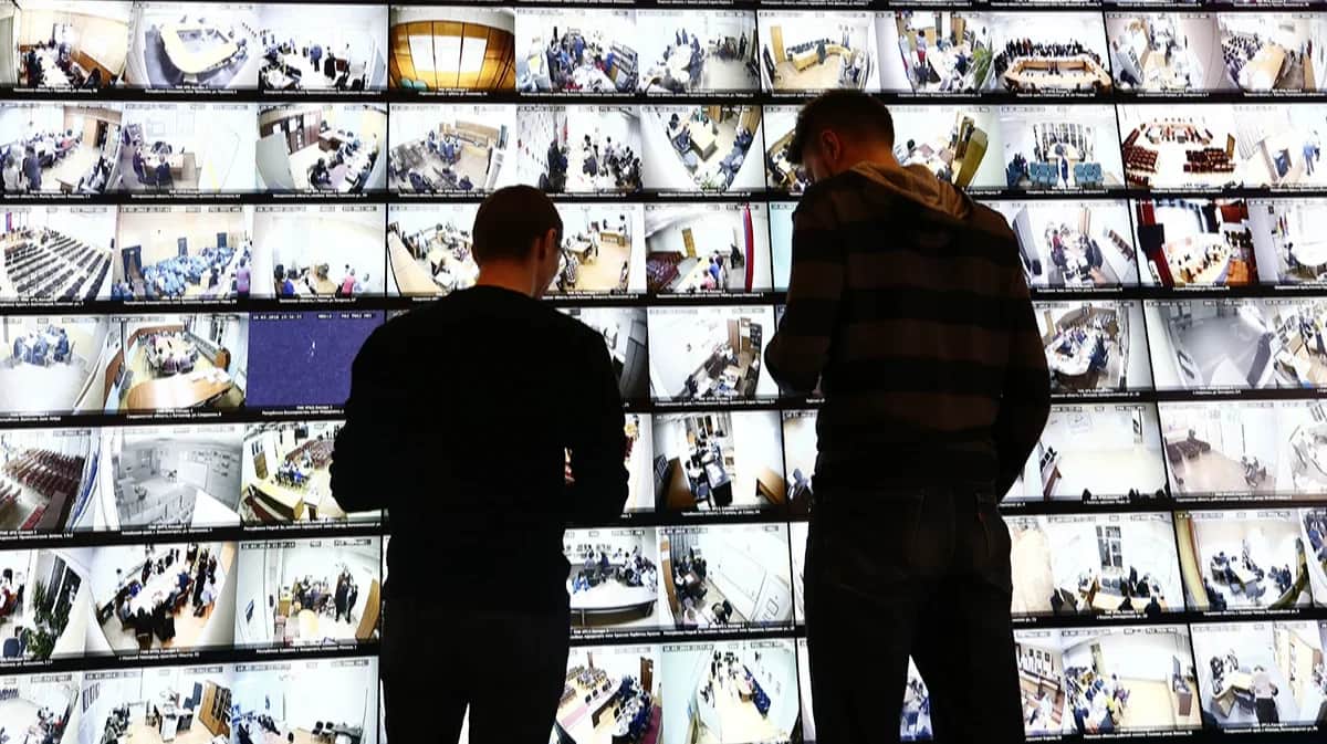 Live broadcasts from polling stations during the 2018 presidential election at the Russian Central Election Commission in Moscow. Photo: Maxim Shipenkov / EPA-EFE