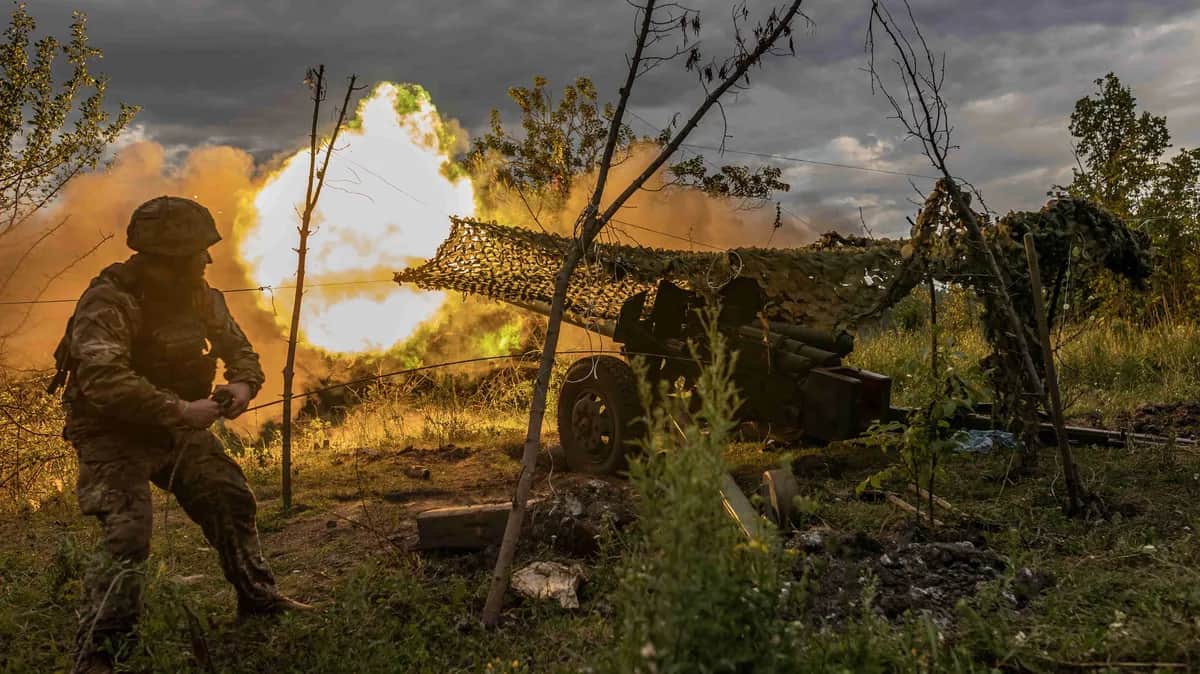 Украинские солдаты в районе Бахмута. Фото: Diego Herrera Carcedo / Anadolu Agency / Getty Images