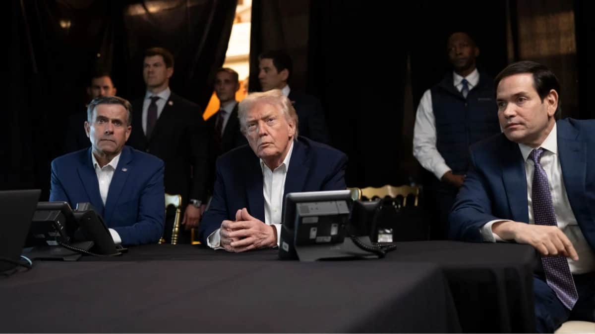 Дональд Трамп в гольф-клубе Mar-a-Lago вместе с директором ЦРУ Джоном Рэтклиффом и госсекретарём Марко Рубио наблюдает за операцией по захвату Николаса Мадуро, Палм-Бич, штат Флорида, США, 3 января 2026 года. Фото: White House Press Office / Flickr
