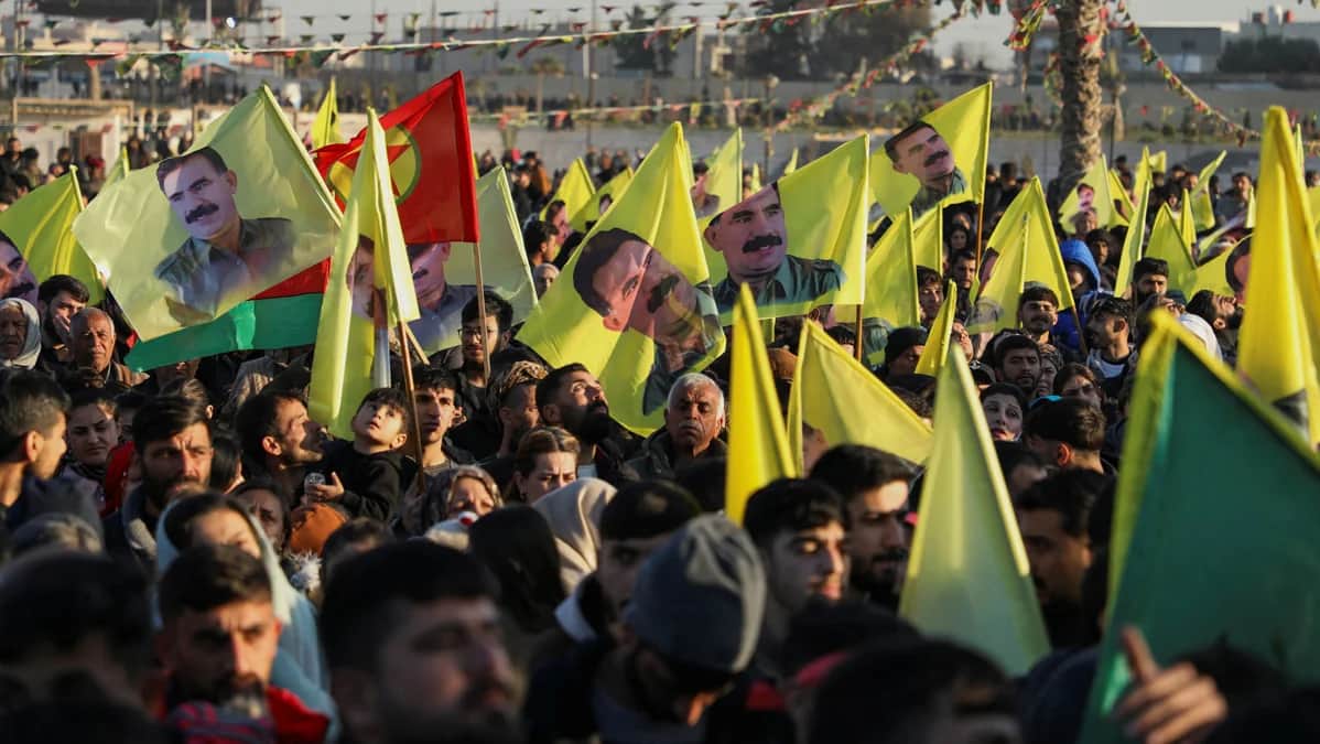 Сирийские курды с флагами на митинге в Хасаке, Сирия, 27 февраля 2025 года. Фото: Orhan Qereman / Reuters / Scanpix / LETA