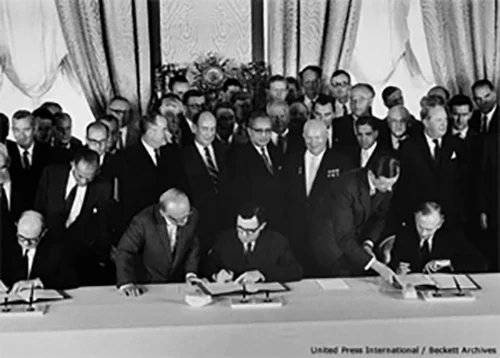 Договор о запрещении испытаний ядерного оружия. Фото: <a href="https://www.un.org/ru/observances/end-nuclear-tests-day/history">ООН</a> 