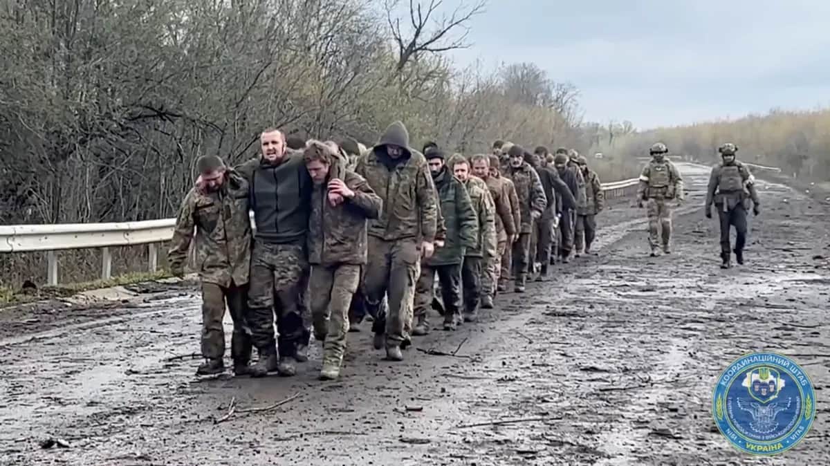 Украинские военнопленные во время обмена. Фото: REUTERS