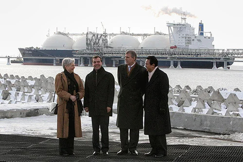 Russian and Western politicians visit the <a href="https://en.wikipedia.org/wiki/Sakhalin-II" title="Sakhalin-II">Sakhalin-II</a> project on 18 February 2009. Photo by <a href="https://commons.wikimedia.org/w/index.php?curid=6285398">Wikimedia Commons</a>, CC BY 4.0