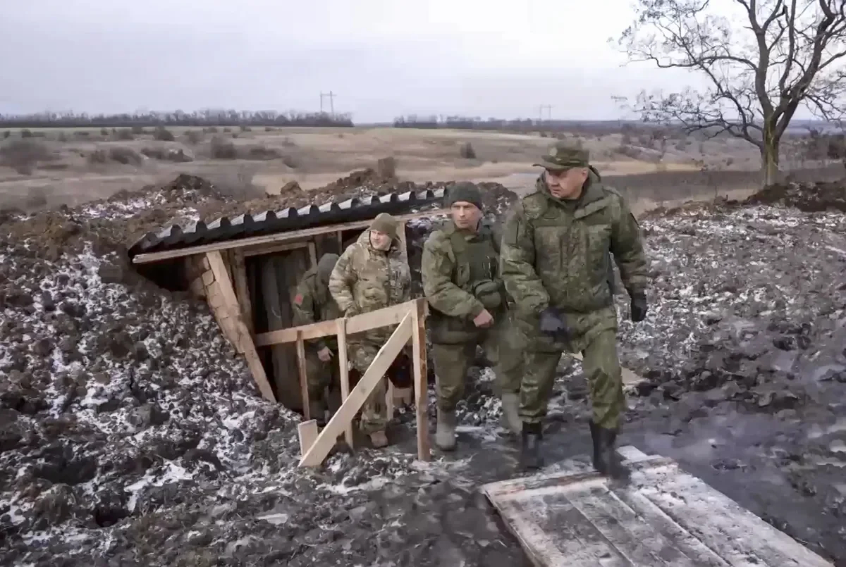 Sergey Shoigu inspecting Russian positions in Ukraine, 22 December 2022. Photo: RUSSIAN DEFENCE MINISTRY PRESS SERVICE