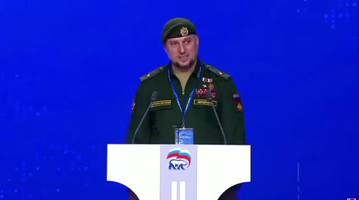 Выступление Апти Алаудинова на съезде Единой России 17 декабря 2023 года. Стоп-кадр видео YouTube