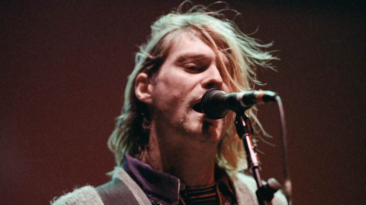Курт Кобейн на концерте группы Nirvana в штате Миннесота, США, декабрь 1993 года. Фото: Andy King / Sygma / Getty Images