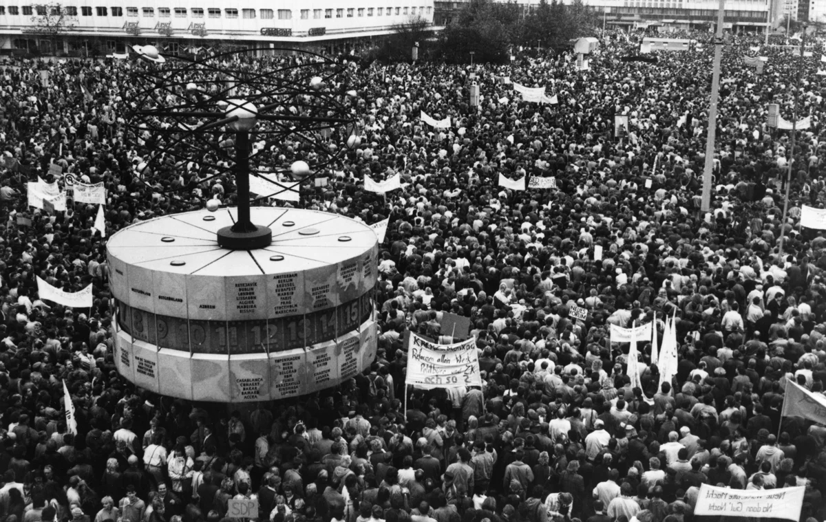 Митинг на Александерплатц в Берлине, 4 ноября 1989 года. Фото: akg-images / Scanpix / LETA