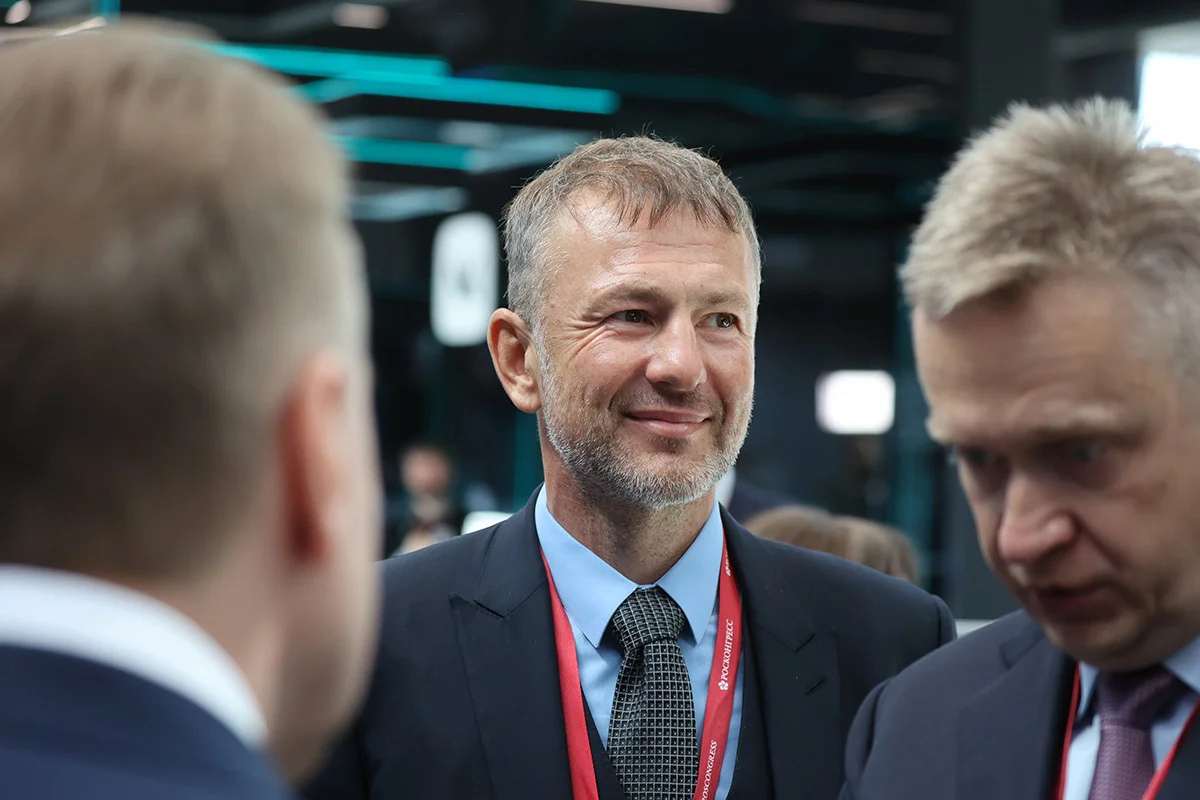 Миллиардер и владелец EuroChem Group AG Андрей Мельниченко между панельными сессиями Петербургского международного экономического форума (ПМЭФ) в Санкт-Петербурге, 3 июня 2021 года. Фото: Андрей Рудаков / Bloomberg / Getty Images