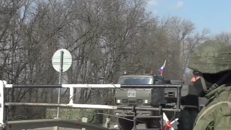 То, как зверь, она воюет, то заврётся, как дитя