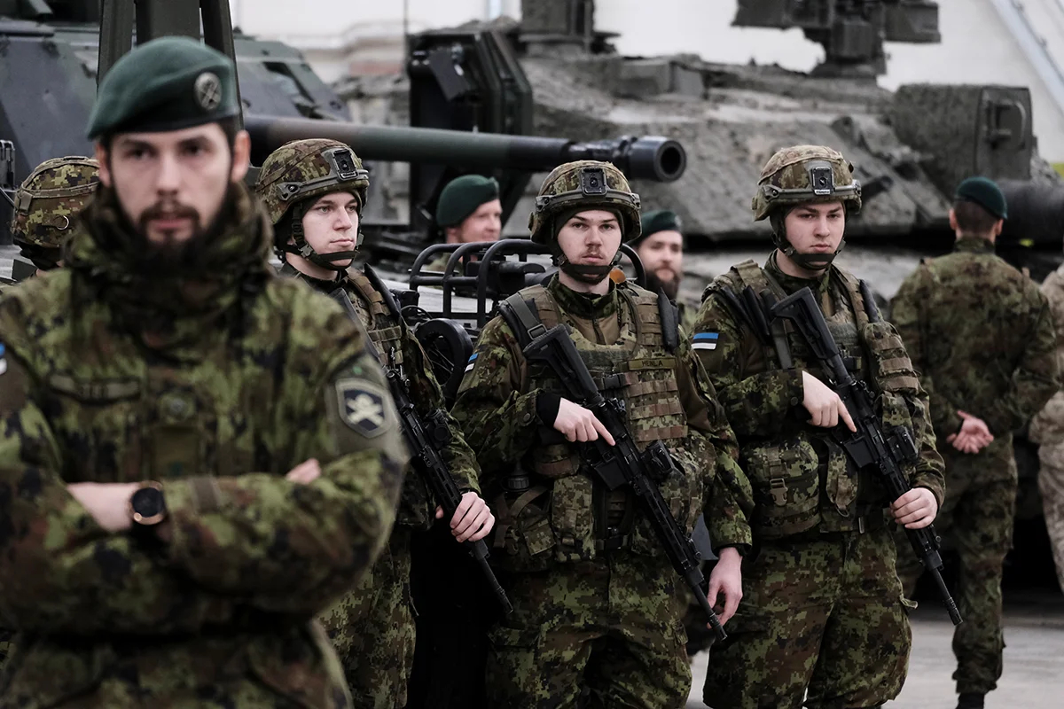 Военнослужащие эстонской армии во время встречи по вопросам военной помощи Украине в военном лагере Тапа, Эстония, 19 января 2023 года. Фото: Valda Kalnina / EPA-EFE