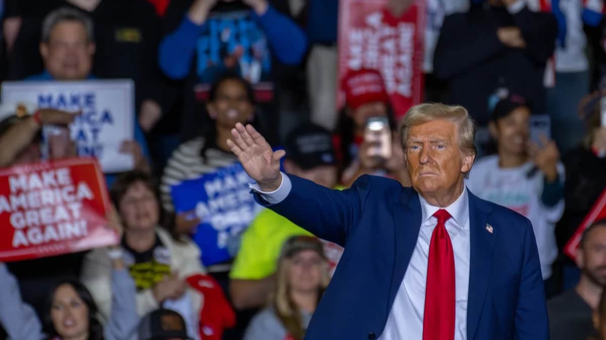 Дональд Трамп на предвыборном митинге в Пенсильвании, США, 29 октября 2024 года. Фото: David Muse / EPA