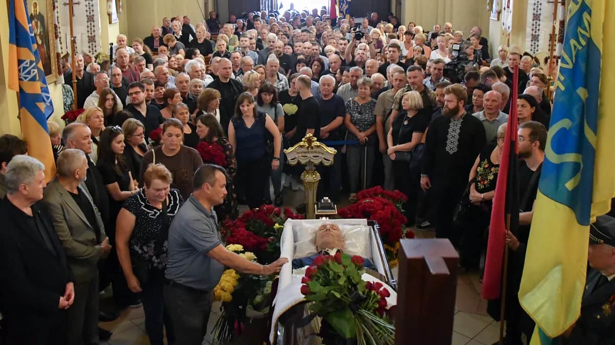 Mourners attend the funeral of Ukraine’s former parliamentary speaker Andriy Parubiy in Lviv, western Ukraine, 2 September 2025. Photo: EPA / MYKOLA TYS