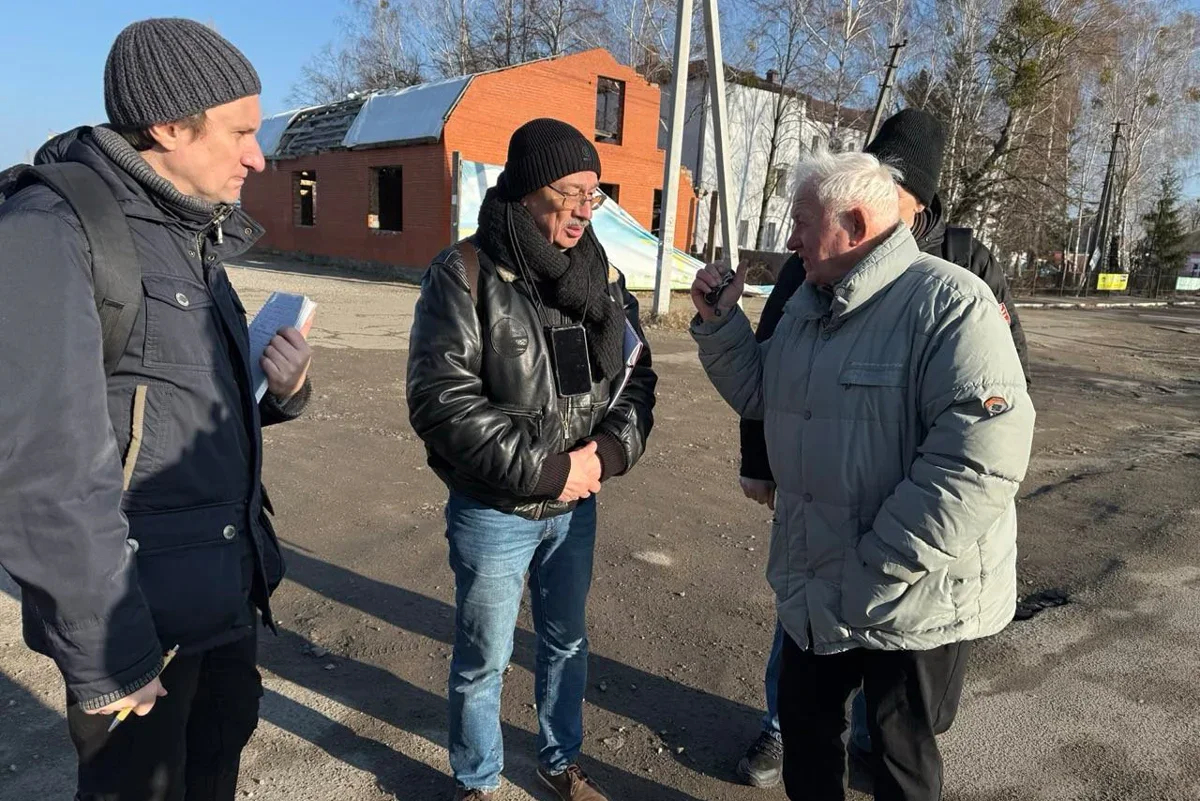 Oleg Orlov speaks to a local in a village near Bucha, Ukraine. Photo provided by Oleg Orlov