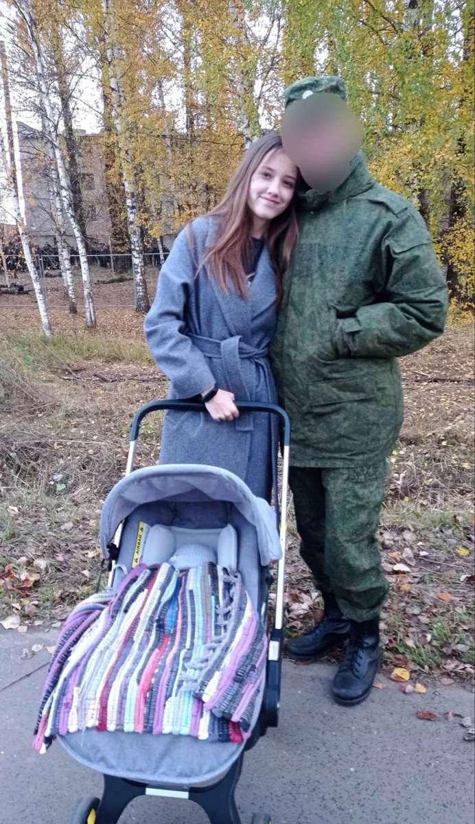 Паулина с мужем и ребенком. Фото: <a data-sk="tooltip_parent" data-stringify-link="https://t.me/PauliaMobility/4?single" href="https://t.me/PauliaMobility/4?single" rel="noopener noreferrer" target="_blank">PauliaMobility</a> / Telegram