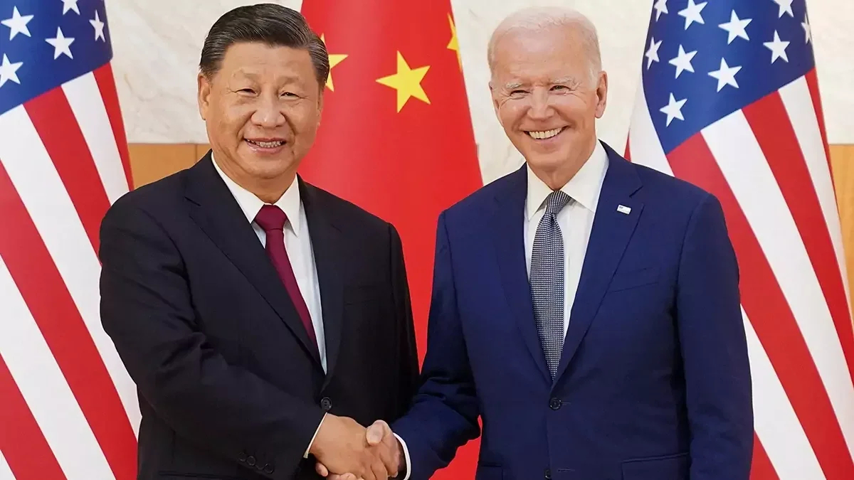Джо Байден и Си Цзиньпин на полях саммита «Большой двадцатки» (G20) на Бали, Индонезия. Фото: <a href="https://www.cfr.org/timeline/us-china-relations">Кевин Ламарк/Reuters</a>