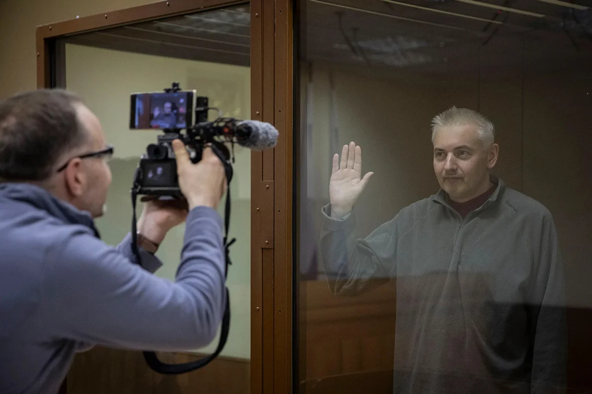 Евгений Мищенко на заседании суда, октябрь 2024 года. Фото: <a data-sk="tooltip_parent" data-stringify-link="https://zona.media/article/2024/10/09/mishchenko" href="https://zona.media/article/2024/10/09/mishchenko" rel="noopener noreferrer" target="_blank">Медиазона</a>