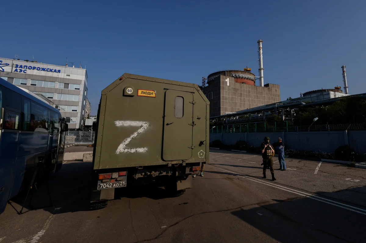 Машина российских военных на Запорожской АЭС в Энергодаре, Украина, 15 июня 2023 года. Фото: Сергей Ильницкий / EPA