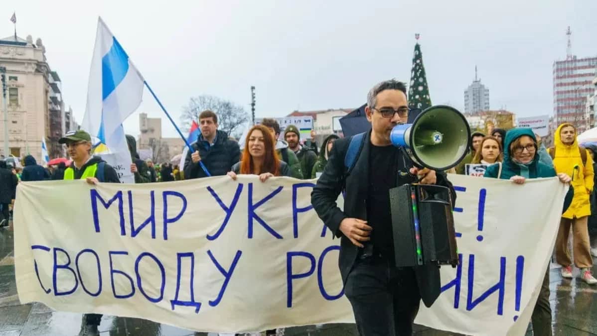 Peter Nikitin, an anti-war activist, at a protest rally. Photo: <a title="https://t.me/RDO_Serbia" href="https://t.me/RDO_Serbia" rel="noopener noreferrer">Telegram</a>&nbsp;