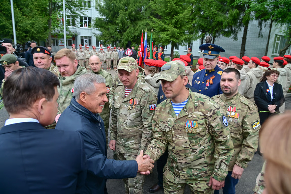 The unveiling ceremony for a memorial to a soldier from Tatarstan who died in Ukraine, 8 May 2025. Photo: Website of the head of the Republic of Tatarstan