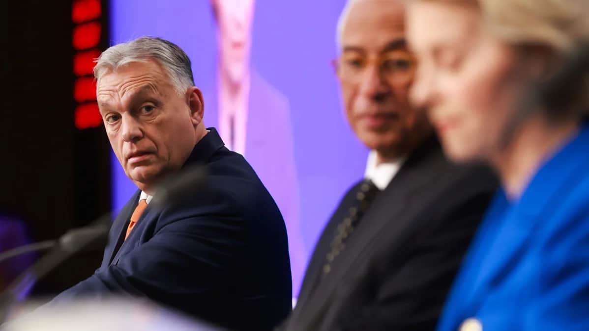 Премьер-министр Венгрии Виктор Орбан, председатель Европейского совета Антониу Кошта и глава Европейской комиссии Урсула фон дер Ляйен на пресс-конференции по итогам саммита ЕС в Брюсселе, Бельгия, 19 декабря 2024 года. Фото: Olivier Hoslet / EPA