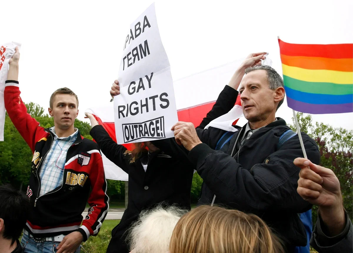 Veteran Australian gay rights campaigner Peter Tatchell joins Russian activists during an attempt to hold a Pride march in Moscow on 16 May 2009. Photo: Igor Kharitonov / EPA