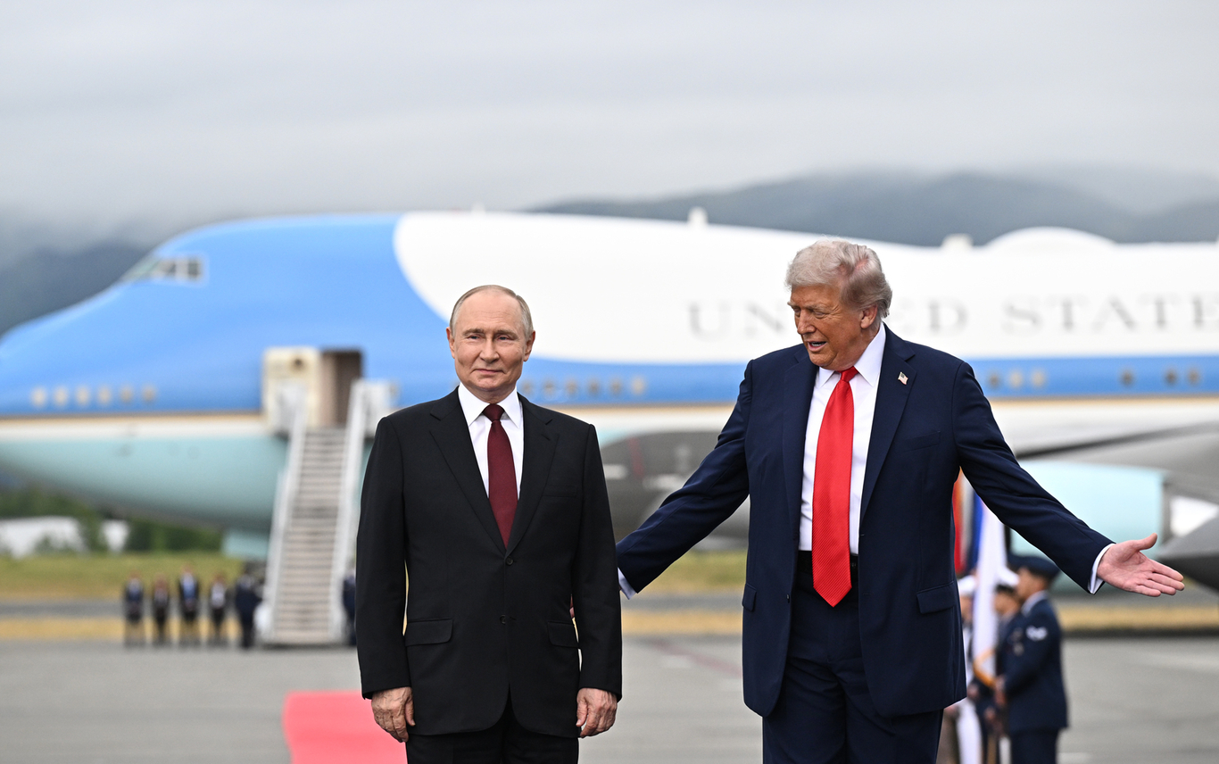 Владимир Путин и Дональд Трамп во время встречи в Анкоридже, Аляска, США, 14 августа 2025 года. Фото: Сергей Бобылев / Спутник / Kremlin / EPA