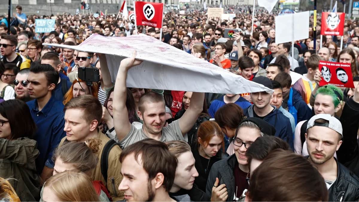 Участники митинга за свободный интернет и в поддержку мессенджера Telegram в Москве, 30 апреля 2018 года. Фото: Сергей Ильницкий / EPA