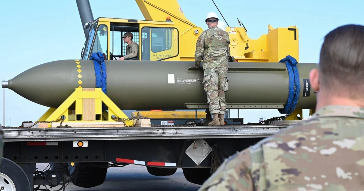 Американская корректируемая противобункерная авиационная бомба GBU-57 на авиабазе Уайтмен в штате Миссури, США, 2 мая 2023 года. Фото: U.S. Air Force / AP / Scanpix / LETA