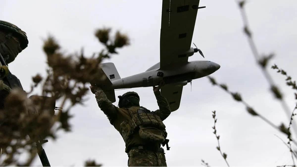 Ukrainian servicemen prepare a drone for flight, Kharkiv region, Ukraine, 24 September 2025. Photo: Yevhen Titov / EPA